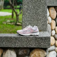 在飛比找蝦皮購物優惠-New Balance 2002R 奶油底 復古 反光 D楦