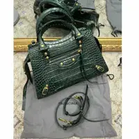 在飛比找PopChill優惠-[二手] 【預購】BALENCIAGA 巴黎世家 綠色金扣鱷