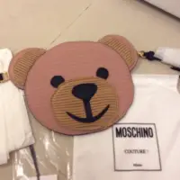 在飛比找蝦皮購物優惠-Moschino 小熊手拿包