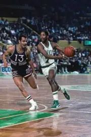 Nate "Tiny" Archibald Boston Celtics drives to the basket against- Old Photo 2