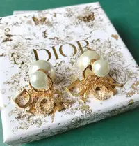 在飛比找Yahoo!奇摩拍賣優惠-Christian Dior克里斯汀·迪奧-超美珍珠金色字母