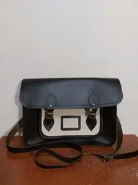 在飛比找Yahoo!奇摩拍賣優惠-英國 The Cambridge Satchel Compa