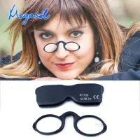 在飛比找momo購物網優惠-【MEGASOL】便利卡片式優質小橢圓框老花眼鏡(彈性矽膠夾