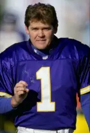 Kicker Gary Anderson Minnesota Vikings looks on during the gam- 1998 Old Photo