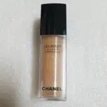 少用/份量約8分滿 CHANEL 香奈兒 時尚裸光微滴粉底精華30ML LIGHT 2026期限