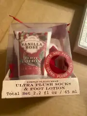 Vanilla Rose Foot Lotion 2.2 oz & Moisturizer Ultra Soft Spa Socks Set new