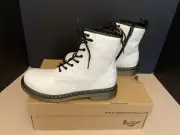 New! Womens Dr. Martens 1460y White Romario Boots. Size 7. Awesome Boots!!!