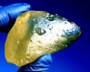 Libyan Desert Glass Meteorite Tektite impact specimen( 435 ct)Dimples Yellow Gem