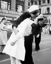 Kissing the War Goodbye Photograph Print 8"x10" Wall Art 8x10