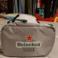 在飛比找蝦皮購物優惠-Heineken 海尼根星銀盥洗包