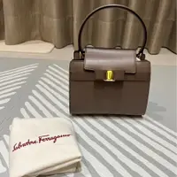 在飛比找PopChill優惠-[二手] Salvatore Ferragamo 經典蝴蝶結