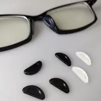 在飛比找Yahoo!奇摩拍賣優惠-【矽膠鼻墊-凹式】背膠式矽膠鼻托 偏光太陽眼鏡零件 偏光眼鏡