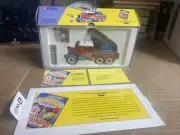 1997 Corgi Classics Chipperfield Circus Scammell with Cannon & Ringmaster #17801