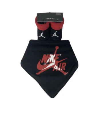 Nike Jordan Baby`s Jumpman Bandana Bib and Socks 2 Piece Set 0-6 months -B1