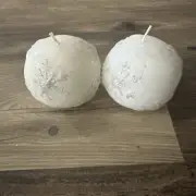 Set Of 2 Holiday Snow Ball Candles 2.5”white With Silver Color
