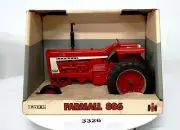 Ertl - 1/16 FARMALL 806 - Case Tractor - # 4406 - Dusty