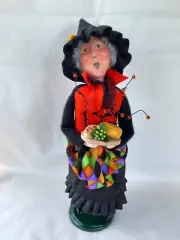 Byers Choice Halloween Witch w/ Bats Bread & Grapes on Board Sunflower on Hat