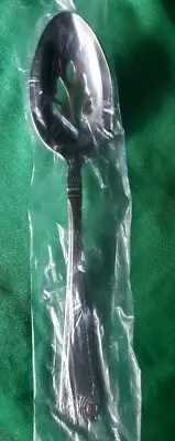FRENCH SHELL - 8 5/8" PIERCED TABLE SERVING SPOON - Wallace Stainless 18/8 - nib
