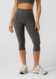 [Lorna Jane] Amy No Ride Phone Pocket 3/4 Leggings in Grey, Size - XL XL Titanium