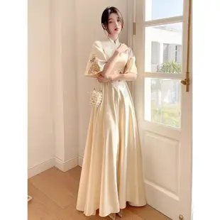 香檳色緞面伴娘服2023新款夏季長款小眾高級感姐妹團禮服裙女中式