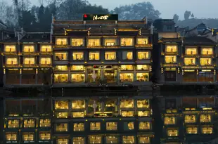 鳳凰山谷花間沐心堂江景民宿Shangu Huajian Muxintang Riverview Hostel