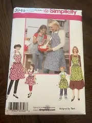 Simplicity Sew Crafts Uncut Sewing Pattern # 3949 New Aprons Designed By Teri
