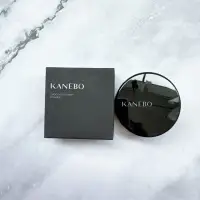 在飛比找蝦皮購物優惠-免運➕快速出貨 KANEBO 佳麗寶清爽持妝蜜粉 3g