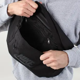 Nike Large Tech Hip Pack 大容量 斜肩包 黑 大腰包