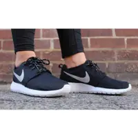 在飛比找蝦皮購物優惠-NIKE ROSHE RUN WHITE 黑白 白底 銀勾 