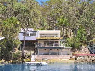 Modern Living House with Spectacular Berowra Waters Views