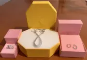 Swarovski Necklace, Ring And Set of Earrings . VALENTINES DAY ❤️
