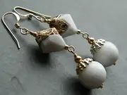 Vintage Milk Glass, White & Gold Interlocking LUCITE Beads, Rolled Gold Earrings