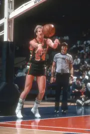 Kent Benson Milwaukee Bucks passes the ball in bounds v the Washin- Old Photo
