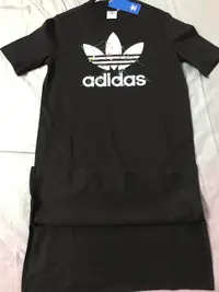 在飛比找蝦皮購物優惠-愛迪達adidas 黑色長版短袖T恤1980元