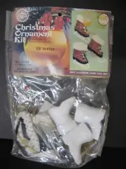 WALCO vintage ICE SKATES Beaded Sequin Christmas Ornament Craft Kit 3454 NOS