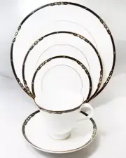 PRESTON by Wedgwood 5 Piece Place Setting NEW NEVER USED made in England