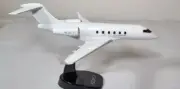 BOMBARDIER AEROSPACE XOJET CHALLENGER 300 DESKTOP DISPLAY JET MODEL 1/72 SCALE