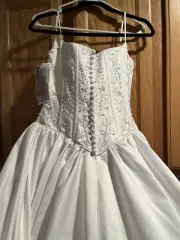 Wedding Dress, Size Ten. Beaded Bodice. Tags On. Not Worn. Long.