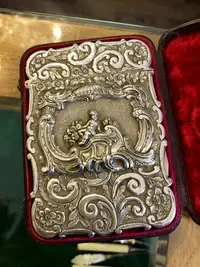 在飛比找Yahoo!奇摩拍賣優惠-古董店淘到的1876年英國伯明翰純銀雙面滿工高浮雕名片盒。