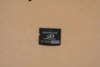 在飛比找Yahoo!奇摩拍賣優惠-奧林巴斯 Olympus xD M 2GB 記憶卡 (CCD