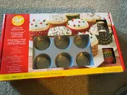 WILTON CUPCAKE BAKING KIT