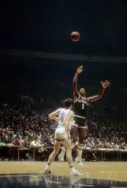 Oscar Robertson Of The Milwaukee Bucks 1971 OLD BASKETBALL PHOTO 10