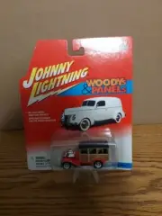 Johnny Lightning 1941 Chevy Special Deluxe Wagon Custom Woodys & Panels