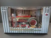 1/16 ERTL Case International Farmall 460 Restoration Tractor with Accessories