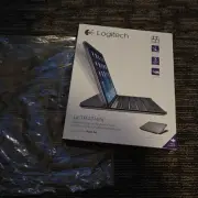 Logitech Magnetic Clip-On Ultra-thin Bluetooth Keyboard Case iPad Air Space Grey