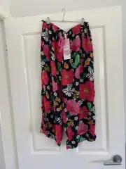 Peter Alexander Ladies 3/4 Pyjama Pants Floral Medium