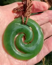 SUPERB LARGE GEM NZ MĀORI KAWAKAWA POUNAMU GREENSTONE JADE DOUBLE KORU
