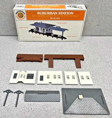BACHMANN SUBURBAN STATION OPEN BOX HO SCALE PLASTICVILLE Open Box Missing Parts