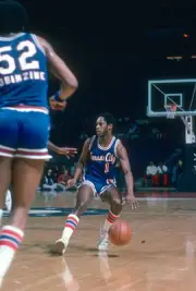 Nate Archibald Kansas City Kings dribbles the ball v the Washingt- 1976 Photo
