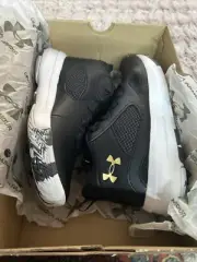 Under Armour Grade School Lockdown Sneaker Size 4y